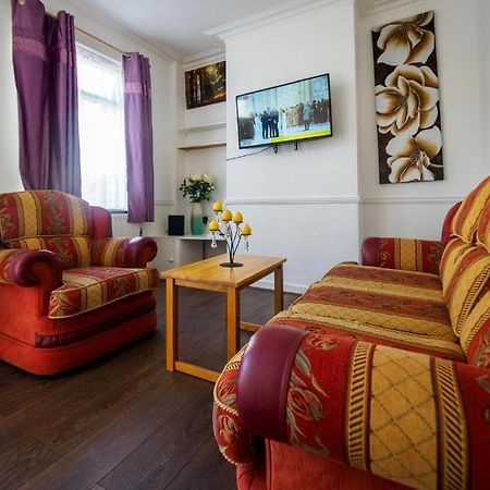 12 Cornwallis Lodge Family Room 2 Stoke-on-Trent Extérieur photo