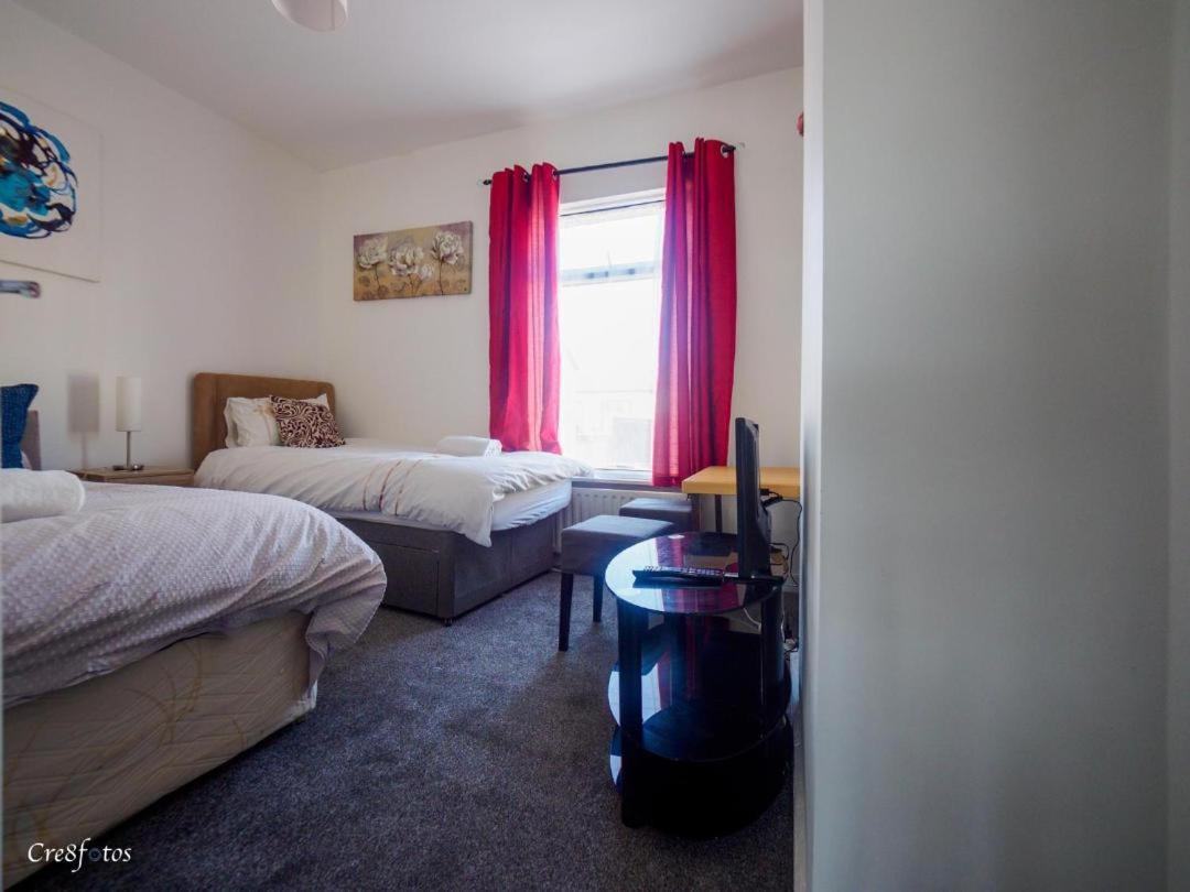 12 Cornwallis Lodge Family Room 2 Stoke-on-Trent Extérieur photo