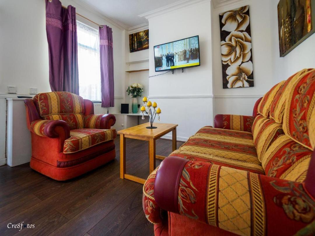12 Cornwallis Lodge Family Room 2 Stoke-on-Trent Extérieur photo