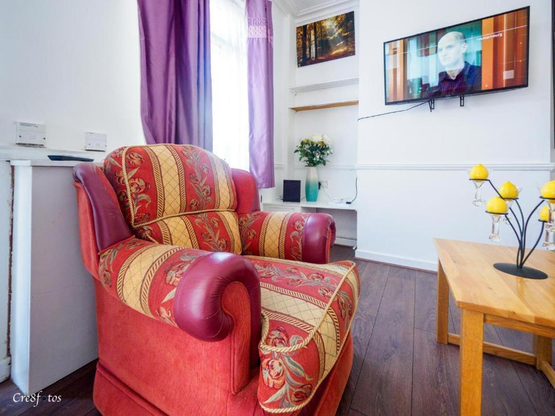 12 Cornwallis Lodge Family Room 2 Stoke-on-Trent Extérieur photo