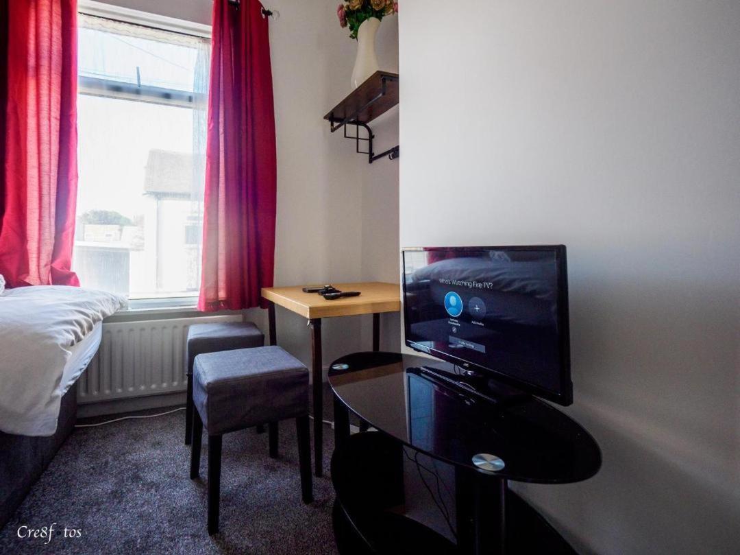 12 Cornwallis Lodge Family Room 2 Stoke-on-Trent Extérieur photo